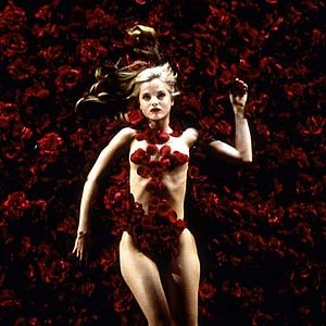 Fotoğraf Mena Suvari