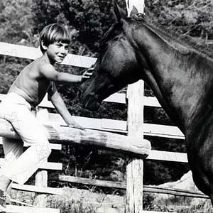 Fotoğraf Sébastien parmi les hommes