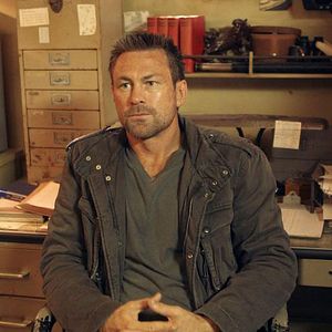 Fotoğraf Grant Bowler