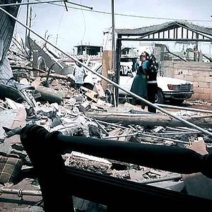 Fotoğraf Bombalar Altında