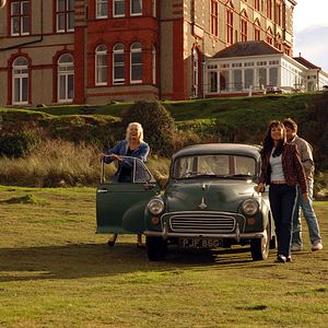 Fotoğraf The Shell Seekers