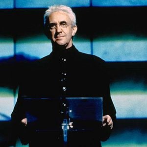 Fotoğraf Yarın Asla Ölmez