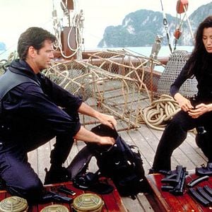 Fotoğraf Yarın Asla Ölmez