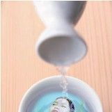 Fotoğraf La Fille au fond du verre à saké