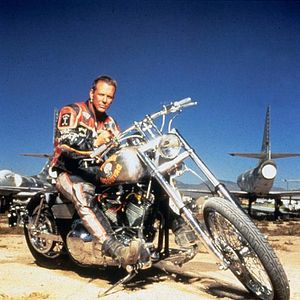 Fotoğraf Harley Davidson ve Marlboro Adam