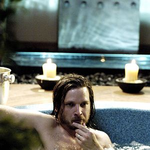 Fotoğraf Aden Young