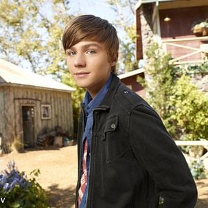 Fotoğraf Miles Heizer