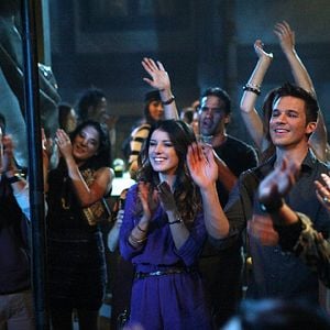 Fotoğraf Shenae Grimes-Beech