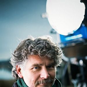 Fotoğraf Arı Kovanına Çomak Sokan Kız