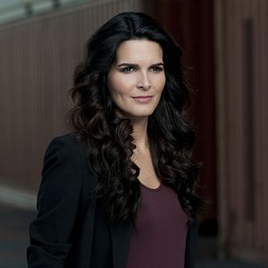 Fotoğraf Angie Harmon