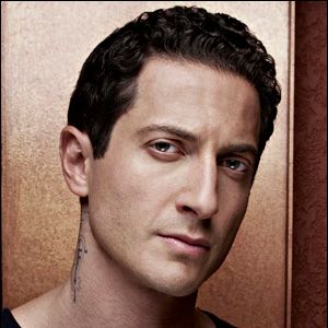 Fotoğraf Sasha Roiz