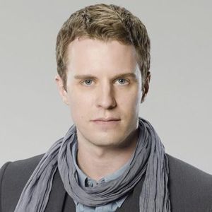 Fotoğraf Luke Mably