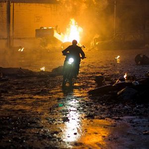 Fotoğraf Falling Skies