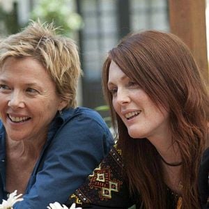 Fotoğraf İki Kadın, Bir Erkek