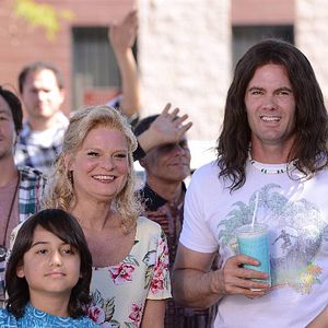 Fotoğraf Raising Hope