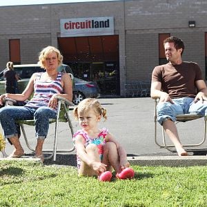 Fotoğraf Raising Hope