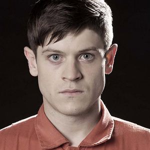 Fotoğraf Iwan Rheon