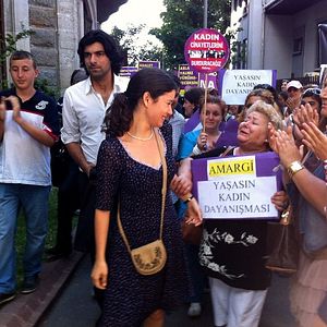 Fotoğraf Fatmagül'ün Suçu Ne?