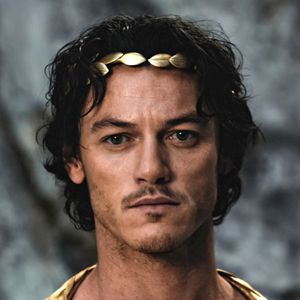 Fotoğraf Luke Evans