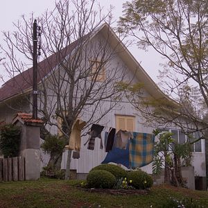 Fotoğraf Os Famosos e os Duendes da Morte