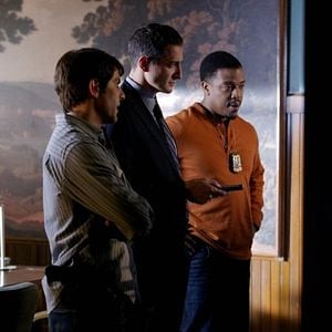 Fotoğraf Sasha Roiz