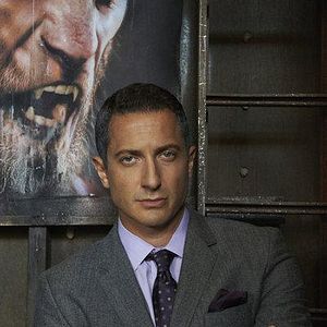 Fotoğraf Sasha Roiz