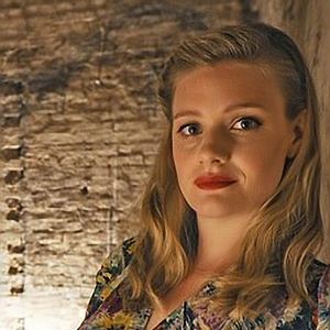 Fotoğraf Romola Garai