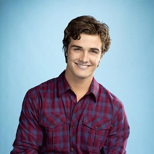 Fotoğraf Beau Mirchoff