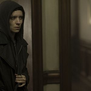 Fotoğraf Ejderha Dövmeli Kız