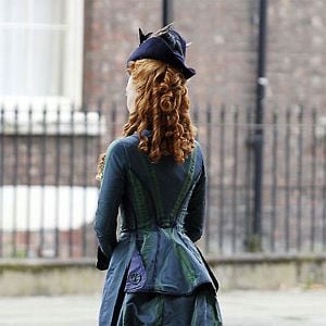 Fotoğraf The Crimson Petal and The White