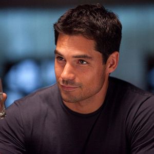 Fotoğraf D.J. Cotrona