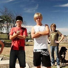Fotoğraf Angry Boys