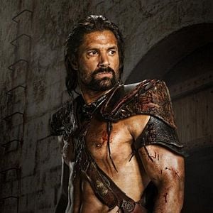 Fotoğraf Manu Bennett