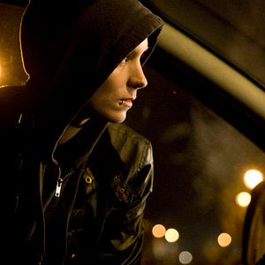 Fotoğraf Ejderha Dövmeli Kız