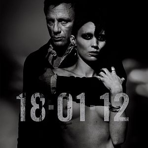 Fotoğraf Ejderha Dövmeli Kız