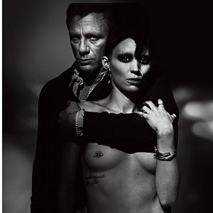 Fotoğraf Ejderha Dövmeli Kız