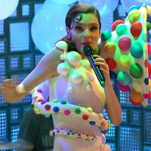 Fotoğraf Yalan Dünya