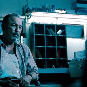 Fotoğraf Düşmanı Korurken