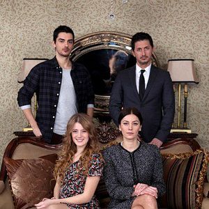 Fotoğraf Eve Düşen Yıldırım