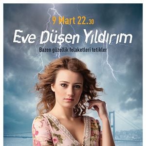 Fotoğraf Eve Düşen Yıldırım