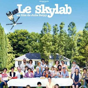 Fotoğraf Gökten Bir Uydu Düştü