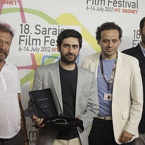 Fotoğraf Tepenin Ardı