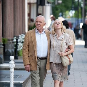 Fotoğraf Uzun Boylu Esmer Adam