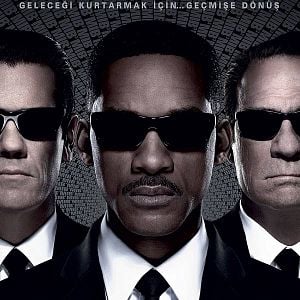 Fotoğraf Siyah Giyen Adamlar 3