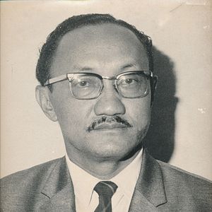 Fotoğraf Lewat Djam Malam