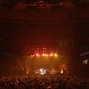 Fotoğraf Shut Up And Play The Hits