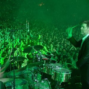 Fotoğraf Shut Up And Play The Hits