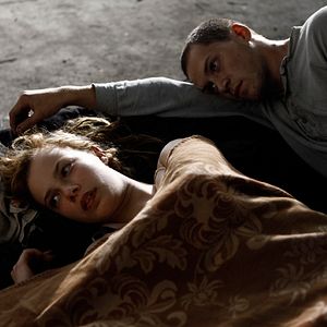 Fotoğraf Savaşın Gölgesinde