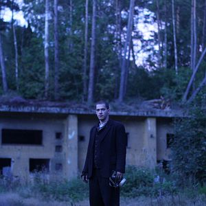 Fotoğraf Savaşın Gölgesinde