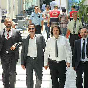 Fotoğraf Çakallarla Dans 2 : Hastasıyız Dede